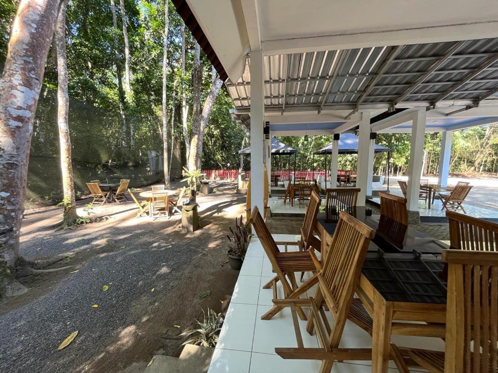 Capital O 92612 Penginapan D'Alas Purwo & Beachnearpadang Savana Sadengan Banyuwangi  Exterior foto
